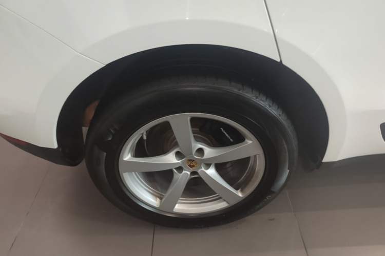 Used Porsche Macan 2021 Macan 2.0T Right Rear Wheel Hub