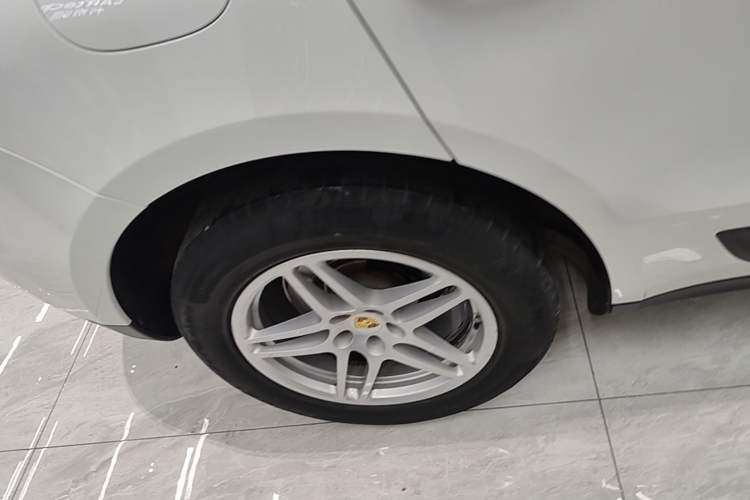 Used Porsche Macan 2021 Macan 2.0T Right Rear Wheel Hub