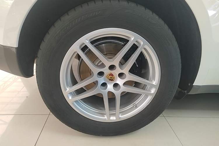 Used Porsche Macan 2021 Macan 2.0T Right Rear Wheel Hub