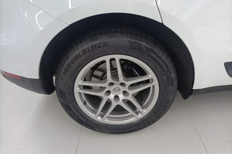 Used Porsche Macan 2021 Macan 2.0T Right Rear Wheel Hub