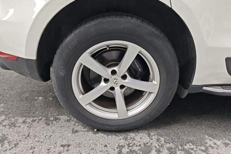 Used Porsche Macan 2021 Macan 2.0T Right Rear Wheel Hub