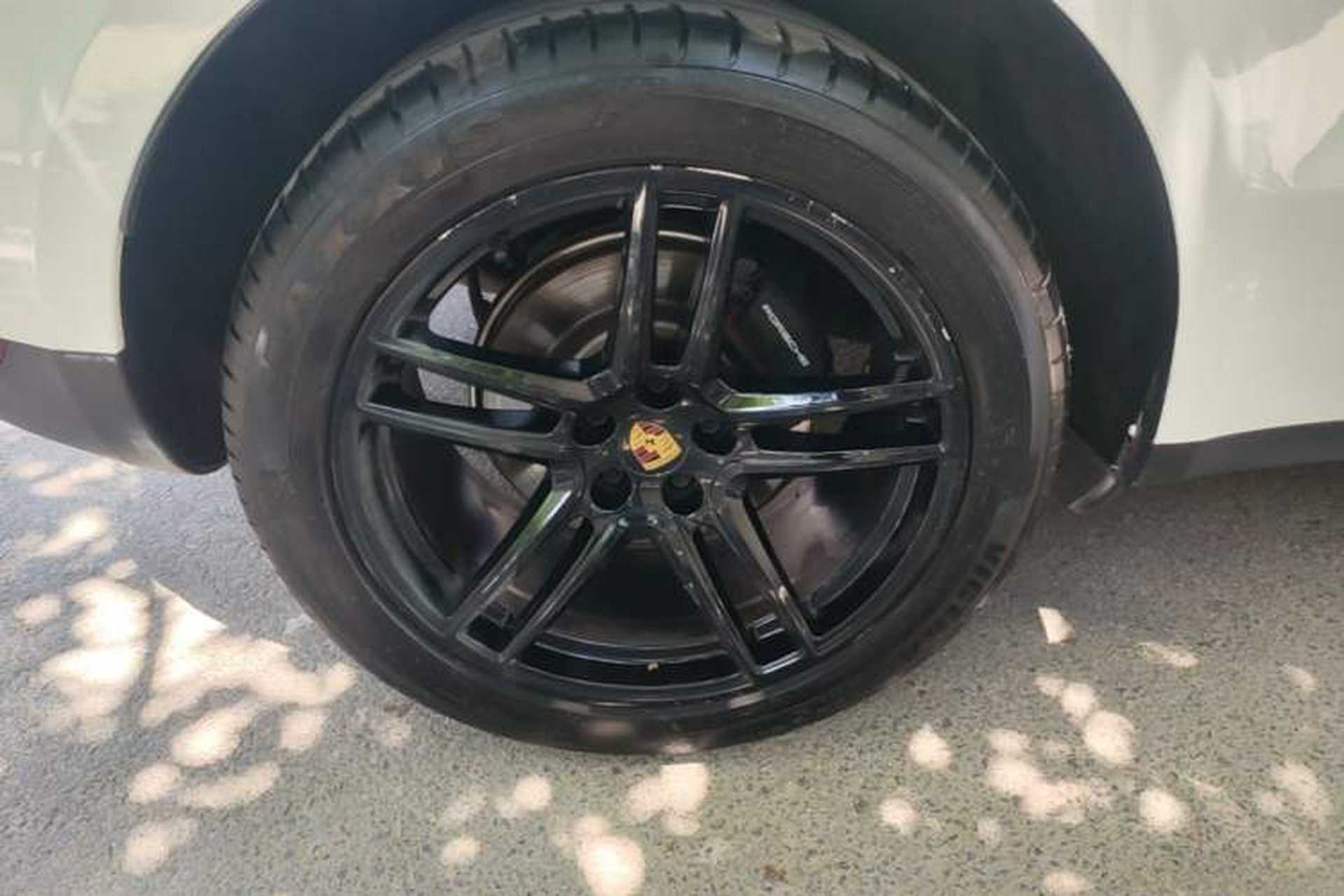 Used Porsche Macan 2021 Macan 2.0T Right Rear Wheel Hub