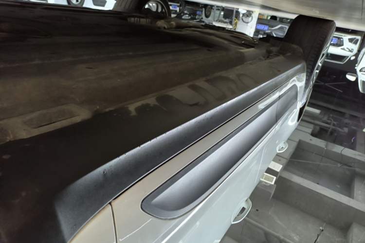 Used Porsche Macan 2021 Macan 2.0T Right Side Sill