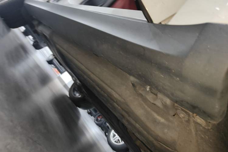 Used Porsche Macan 2021 Macan 2.0T Right Side Sill