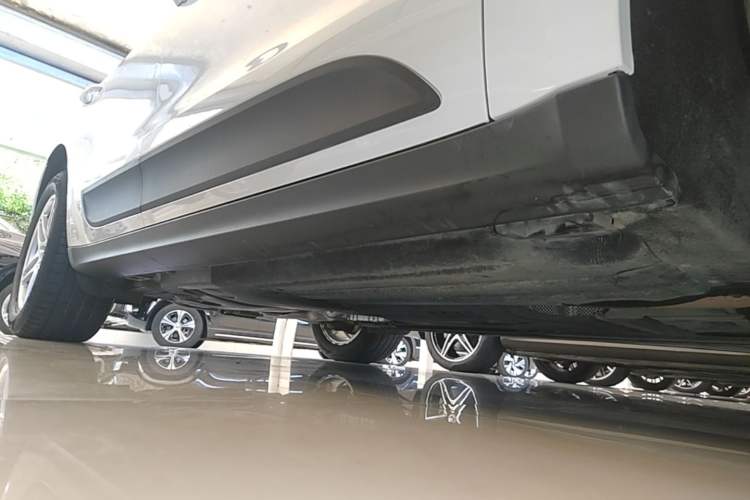 Used Porsche Macan 2021 Macan 2.0T Right Side Sill