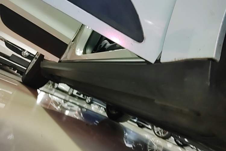 Used Porsche Macan 2021 Macan 2.0T Right Side Sill