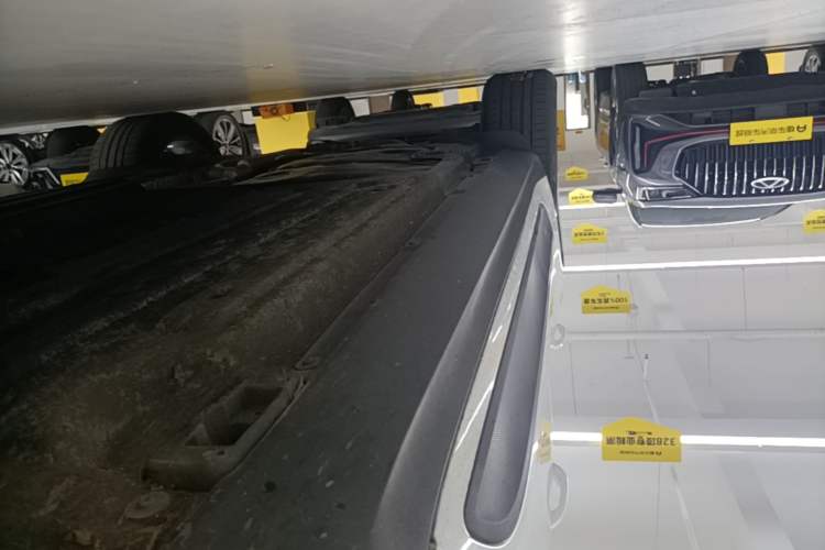 Used Porsche Macan 2021 Macan 2.0T Right Side Sill