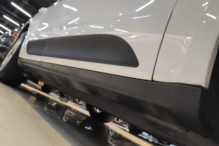 Used Porsche Macan 2021 Macan 2.0T Right Side Sill