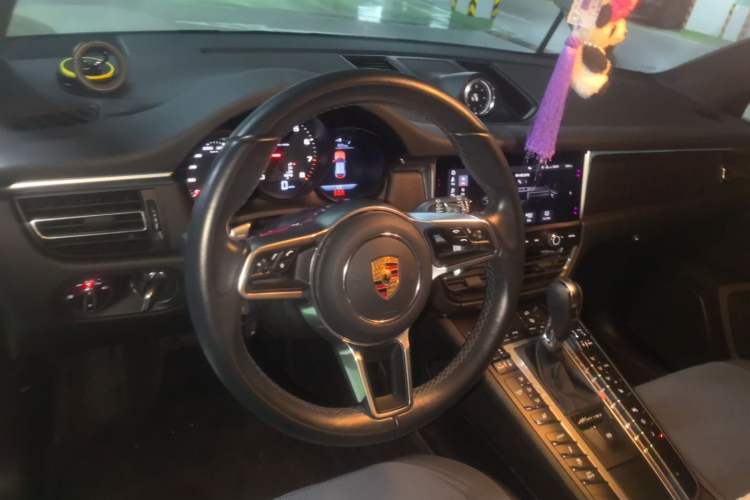 Used Porsche Macan 2021 Macan 2.0T Steering Wheel