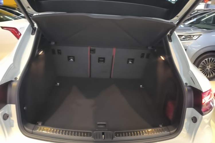 Used Porsche Macan 2021 Macan 2.0T Trunk