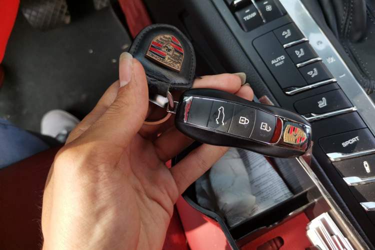 Used Porsche Macan 2021 Macan 2.0T Vehicle Key