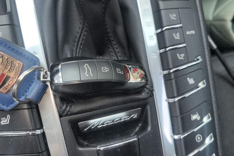 Used Porsche Macan 2021 Macan 2.0T Vehicle Key