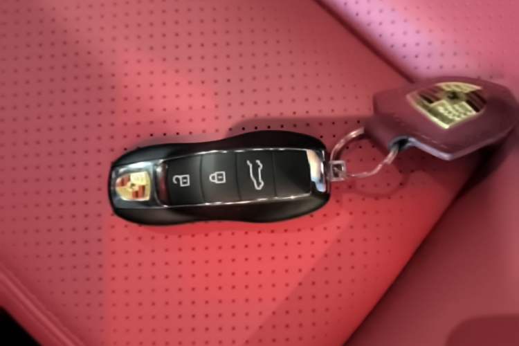 Used Porsche Macan 2021 Macan 2.0T Vehicle Key