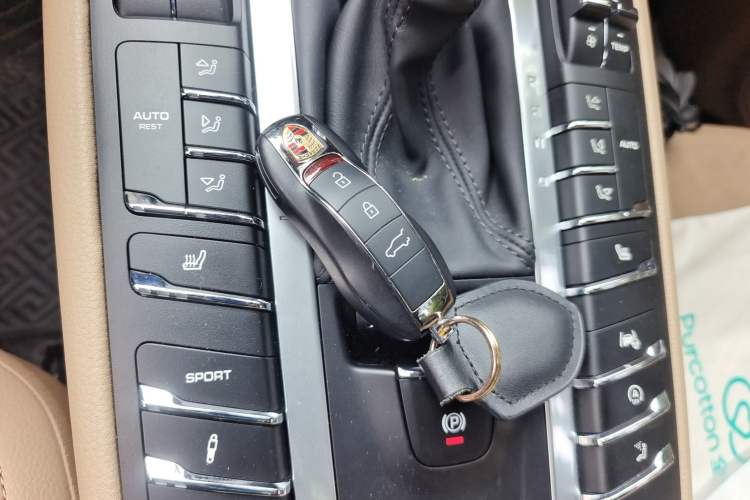 Used Porsche Macan 2021 Macan 2.0T Vehicle Key