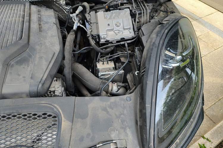 Used Porsche Macan 2022 Macan 2.0T Engine Bay Left