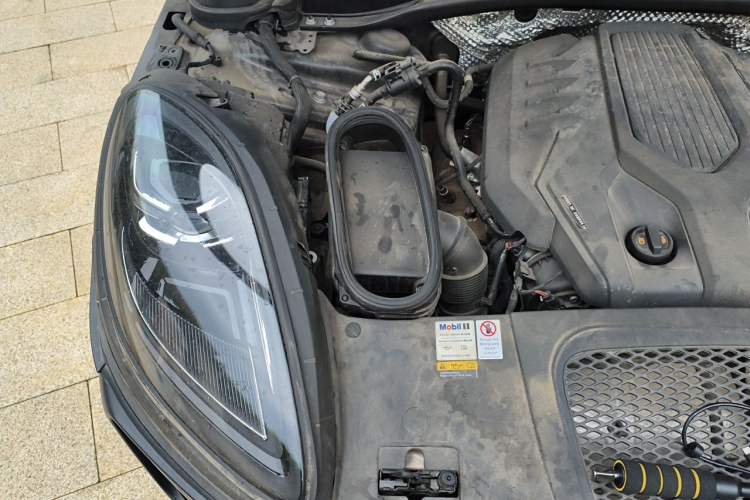 Used Porsche Macan 2022 Macan 2.0T Engine Bay Right