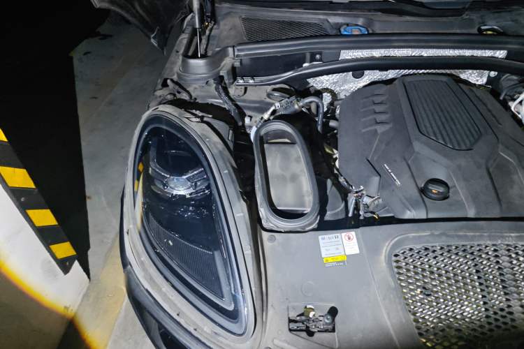 Used Porsche Macan 2022 Macan 2.0T Engine Bay Right