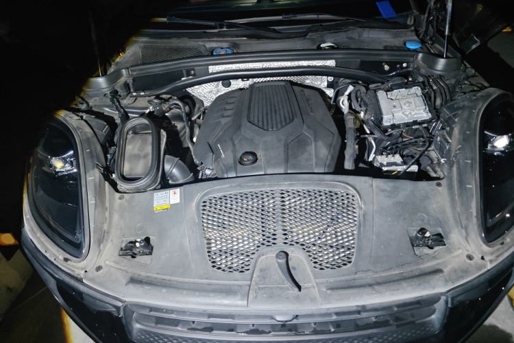 Used Porsche Macan 2022 Macan 2.0T Engine Bay
