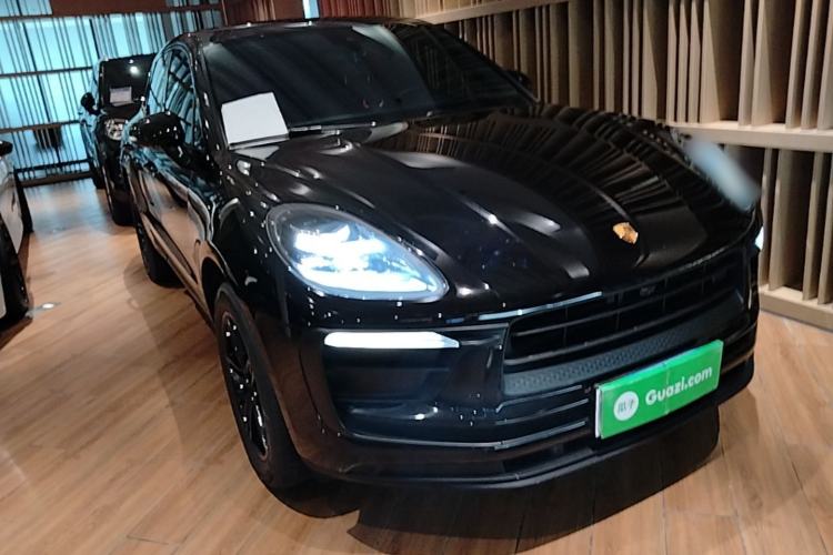 Used Porsche Macan 2022 Macan 2.0T Front Right 45 Deg