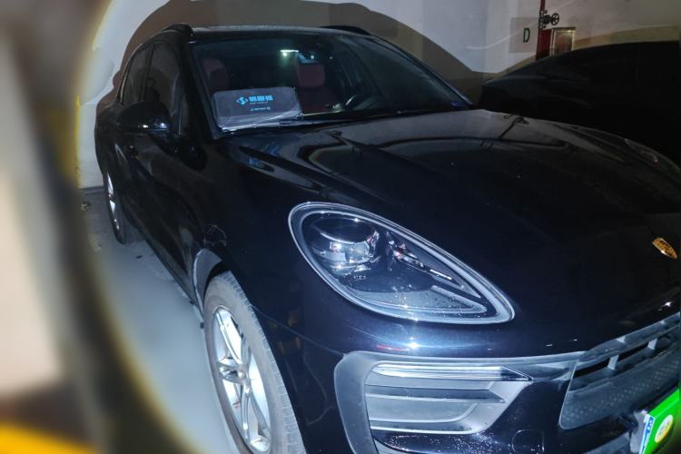 Used Porsche Macan 2022 Macan 2.0T Front Right 45 Deg
