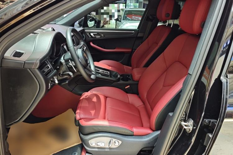 Used Porsche Macan 2022 Macan 2.0T Left Front Seat