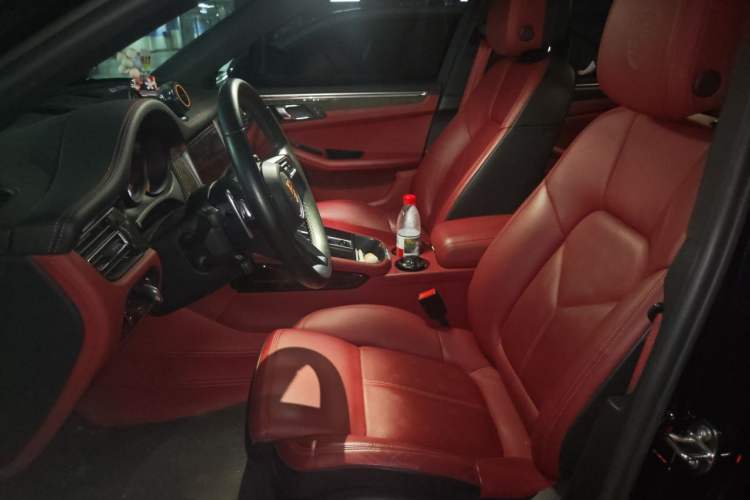 Used Porsche Macan 2022 Macan 2.0T Left Front Seat