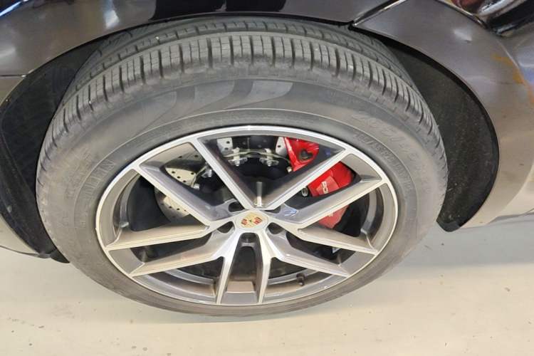 Used Porsche Macan 2022 Macan S 2.9T Left Front Wheel Hub