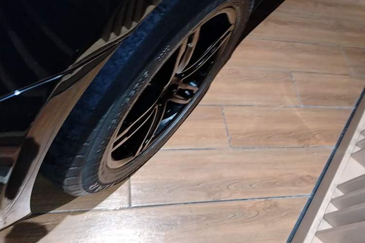 Used Porsche Macan 2022 Macan 2.0T Left Front Wheel Hub