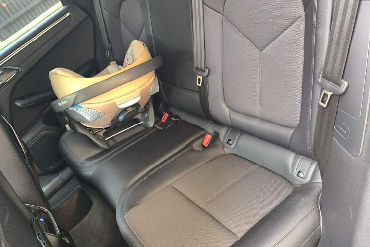 Used Porsche Macan 2022 Macan 2.0T Left Rear Seat