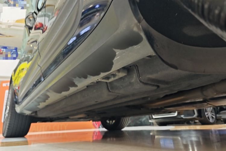 Used Porsche Macan 2022 Macan 2.0T Left Side Sill