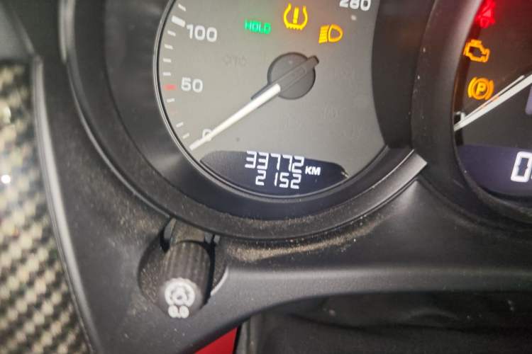 Used Porsche Macan 2022 Macan 2.0T Odometer Close Up