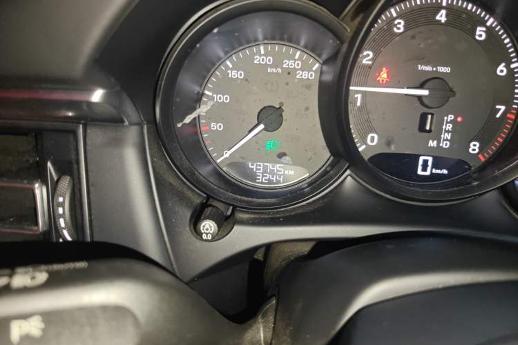 Used Porsche Macan 2022 Macan 2.0T Odometer Close Up