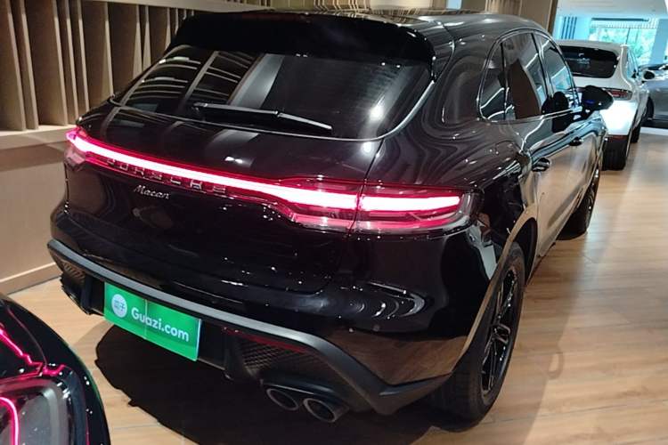Used Porsche Macan 2022 Macan 2.0T Rear Right 45 Deg
