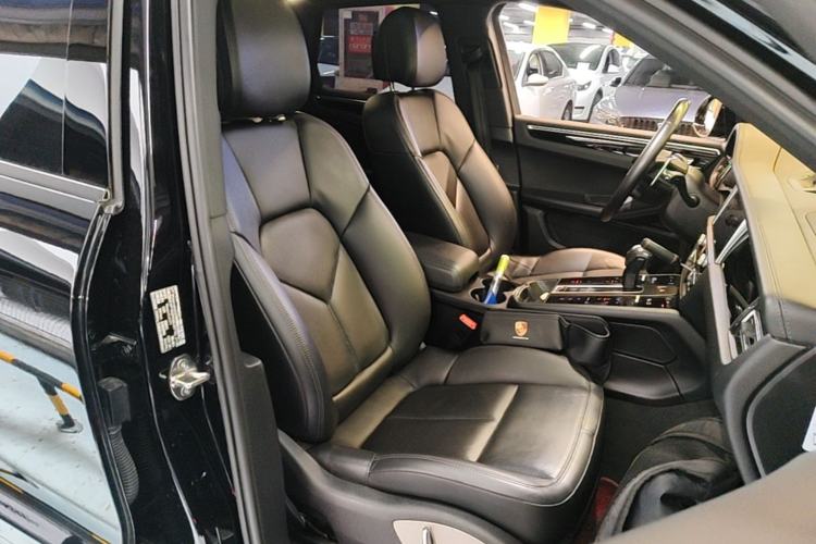 Used Porsche Macan 2022 Macan S 2.9T Right Front Seat