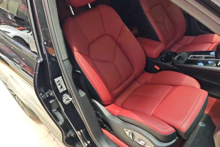 Used Porsche Macan 2022 Macan 2.0T Right Front Seat