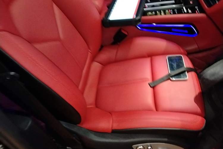 Used Porsche Macan 2022 Macan 2.0T Right Front Seat