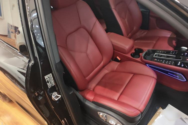 Used Porsche Macan 2022 Macan GTS 2.9T Right Front Seat