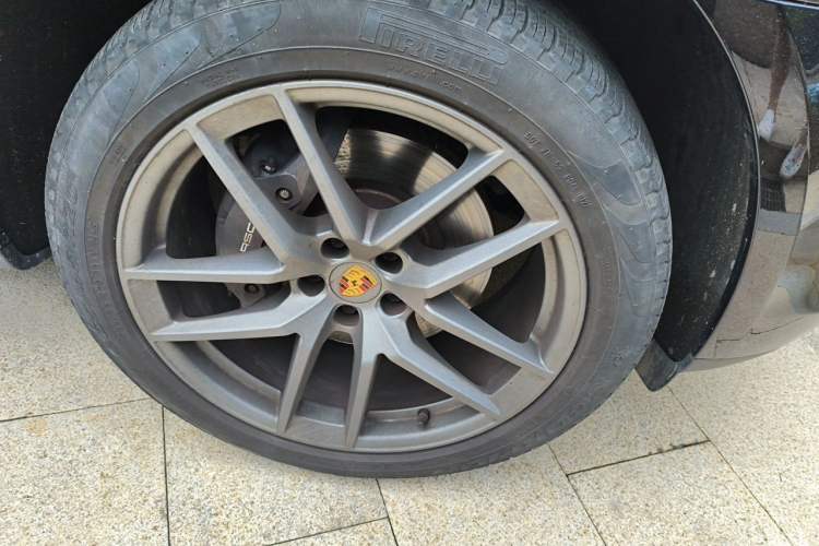 Used Porsche Macan 2022 Macan 2.0T Right Front Wheel Hub