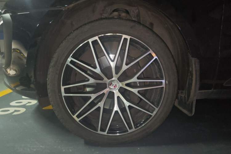 Used Porsche Macan 2022 Macan 2.0T Right Front Wheel Hub