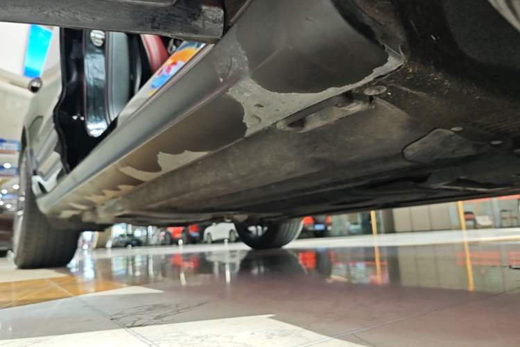 Used Porsche Macan 2022 Macan 2.0T Right Side Sill
