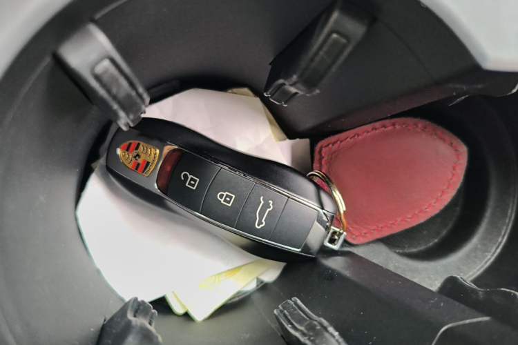 Used Porsche Macan 2022 Macan 2.0T Vehicle Key