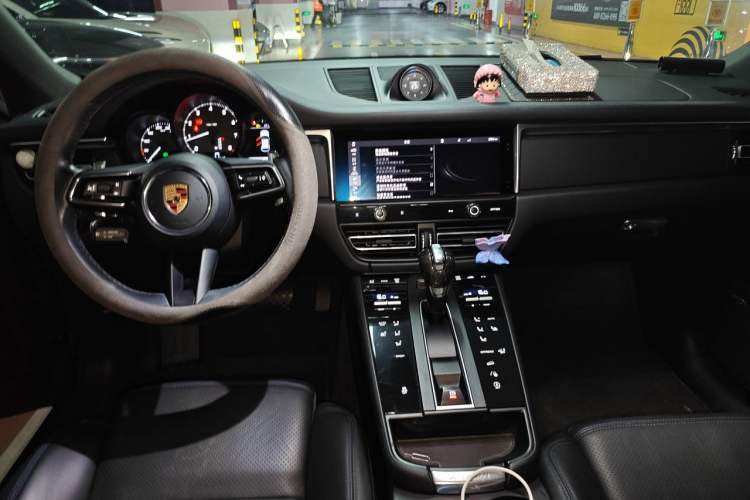 Used Porsche Macan 2022 Macan 2.0T Center Console