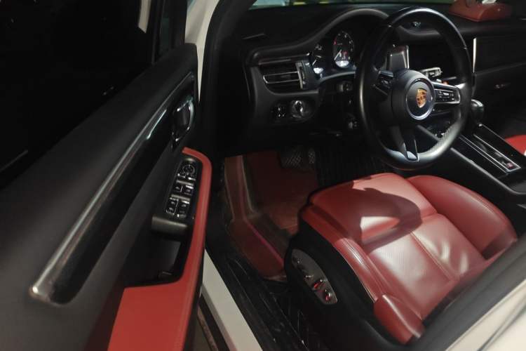 Used Porsche Macan 2022 Macan 2.0T Driver Seat