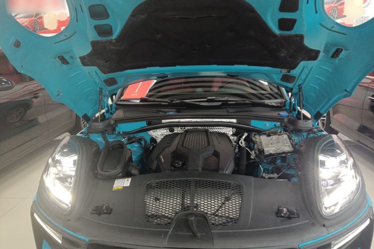 Used Porsche Macan 2022 Macan 2.0T Engine Bay