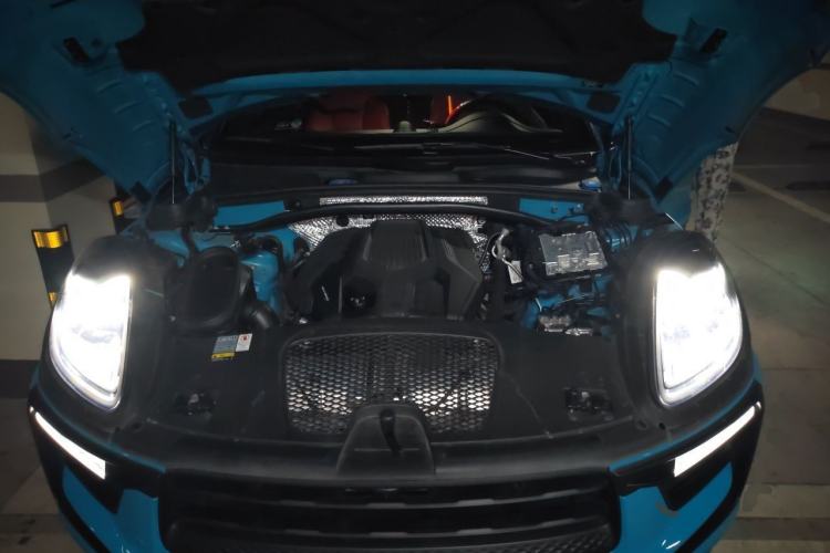 Used Porsche Macan 2022 Macan 2.0T Engine Bay