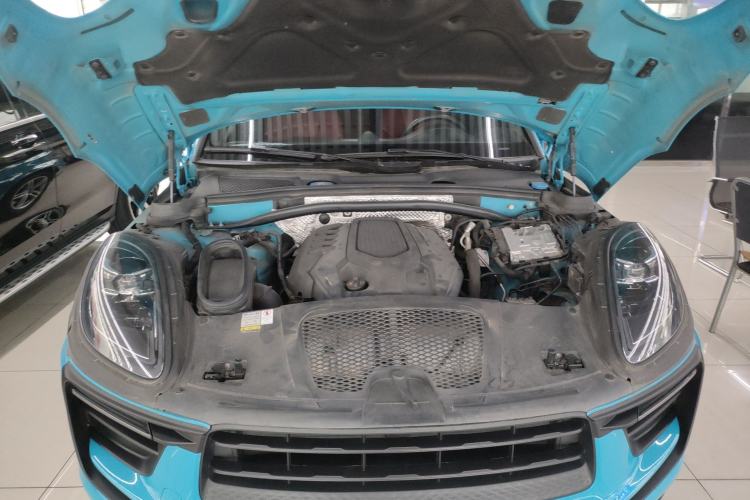 Used Porsche Macan 2022 Macan 2.0T Engine Bay