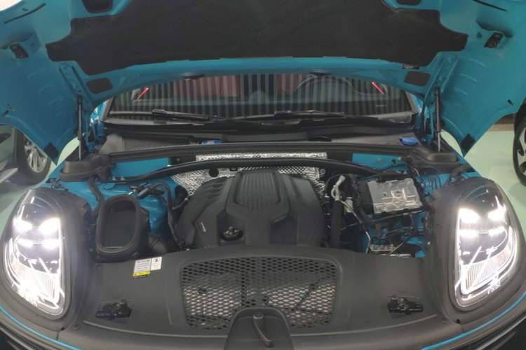 Used Porsche Macan 2022 Macan 2.0T Engine Bay