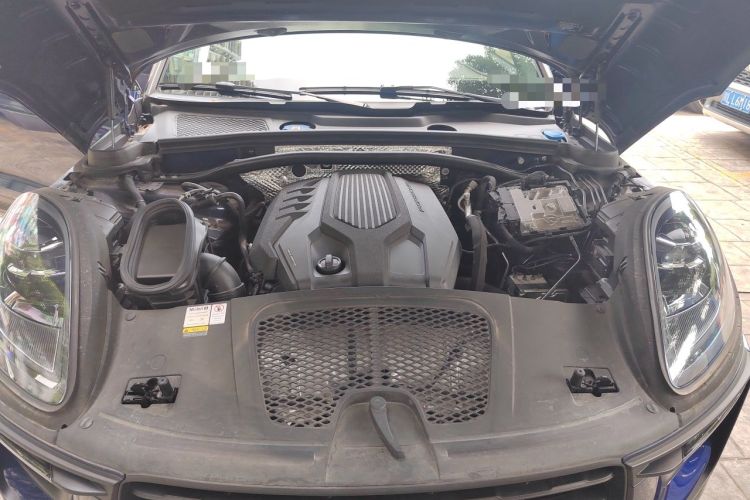 Used Porsche Macan 2022 Macan 2.0T Engine Bay