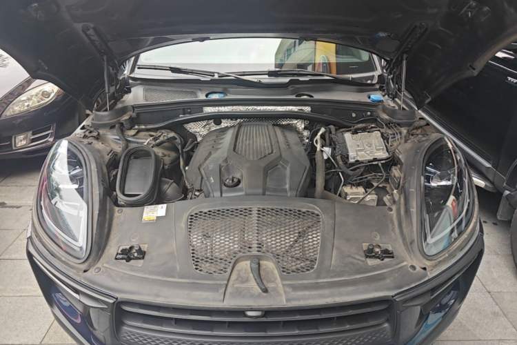 Used Porsche Macan 2022 Macan 2.0T Engine Bay