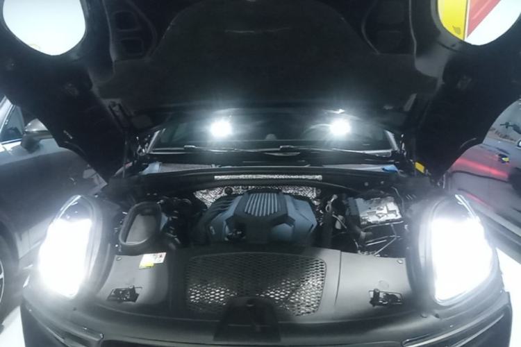 Used Porsche Macan 2022 Macan 2.0T Engine Bay